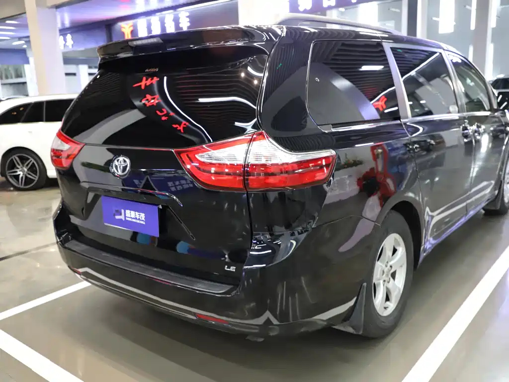 TOYOTA SIENNA 2018