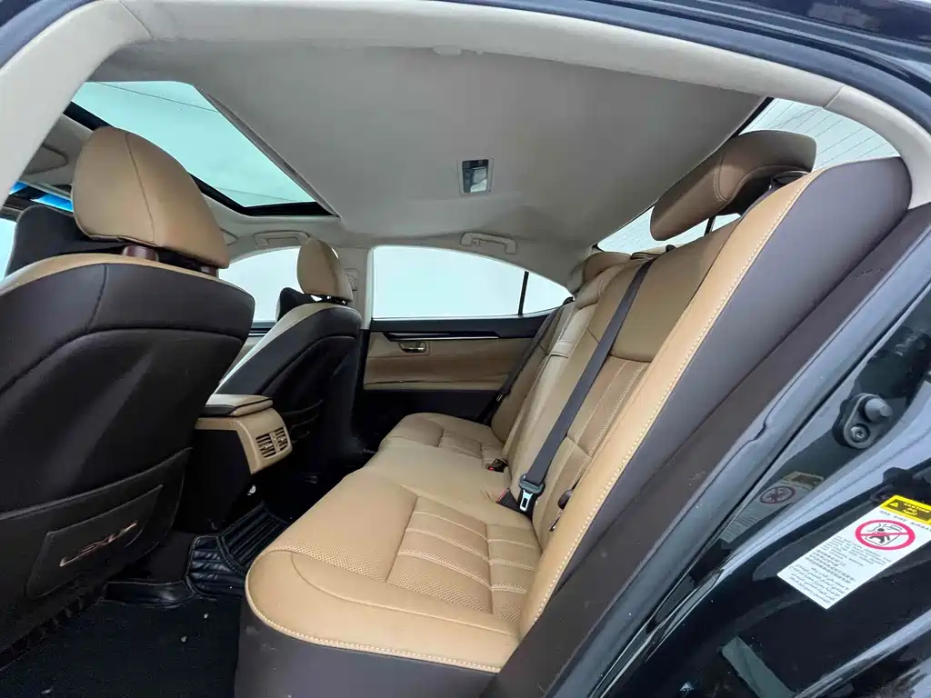 LEXUS ES 2015