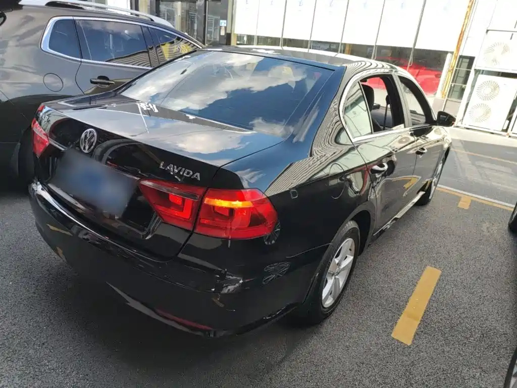 VOLKSWAGEN LAVIDA 2013