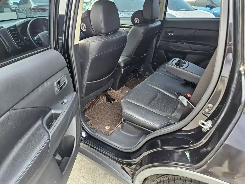 MITSUBISHI OUTLANDER 2017