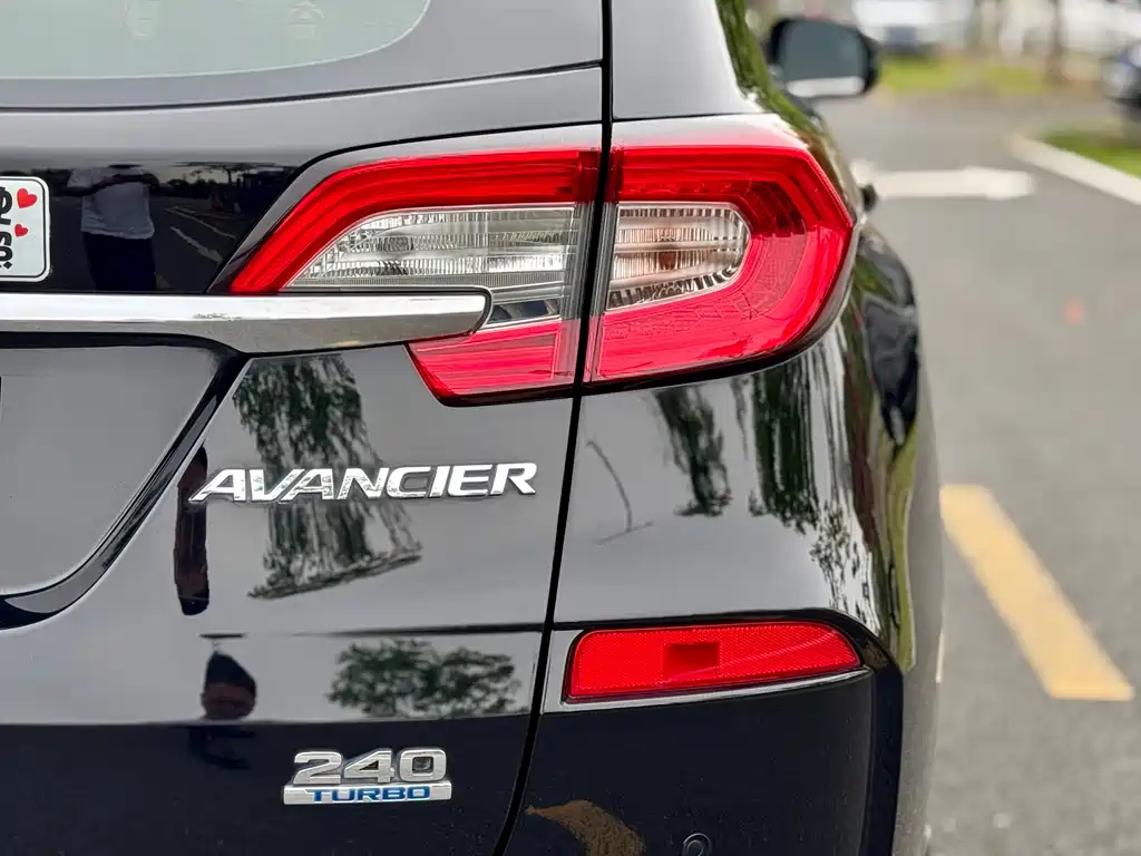 HONDA AVANCIER 2018