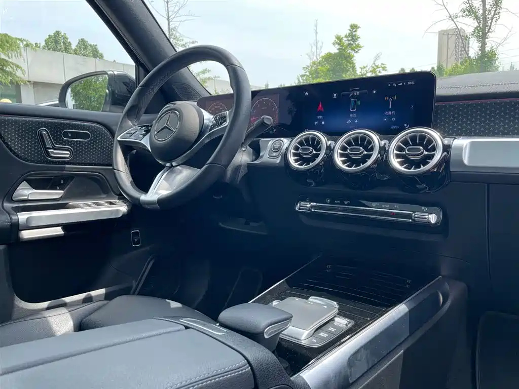 MERCEDES BENZ GLB 2024