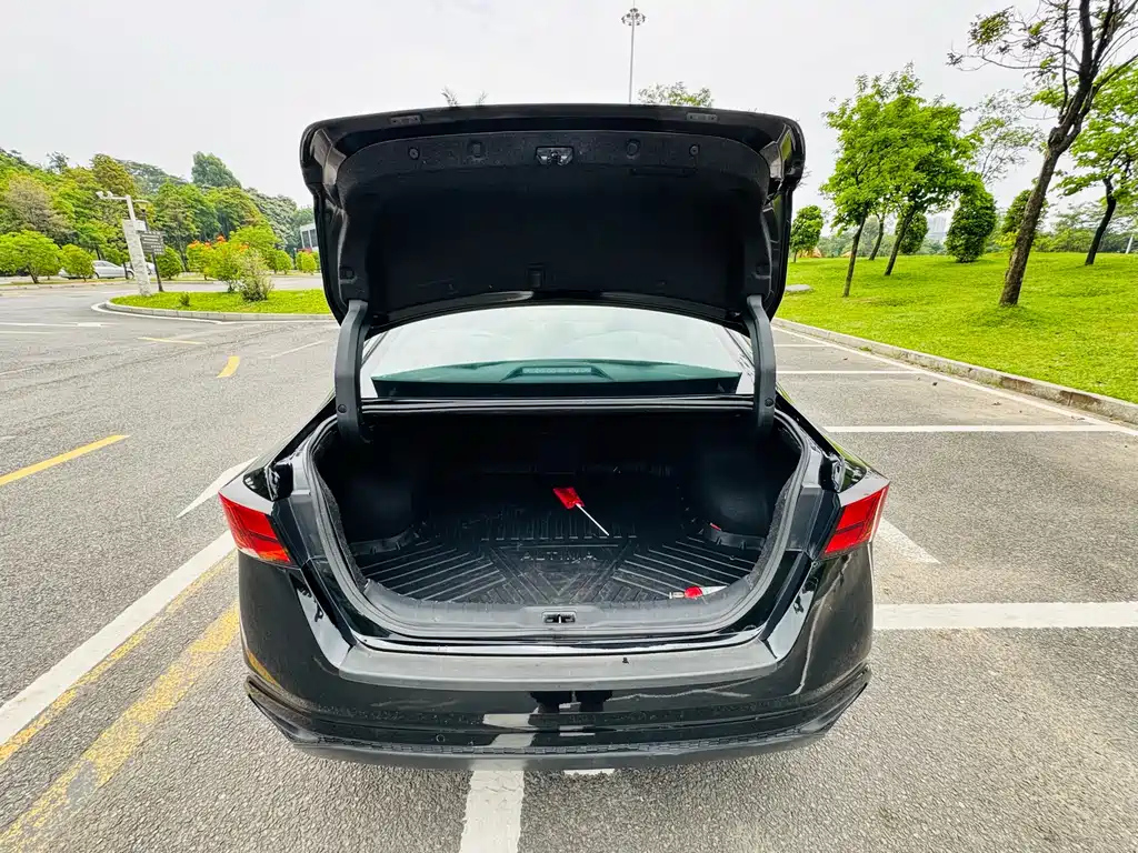 NISSAN TEANA 2020