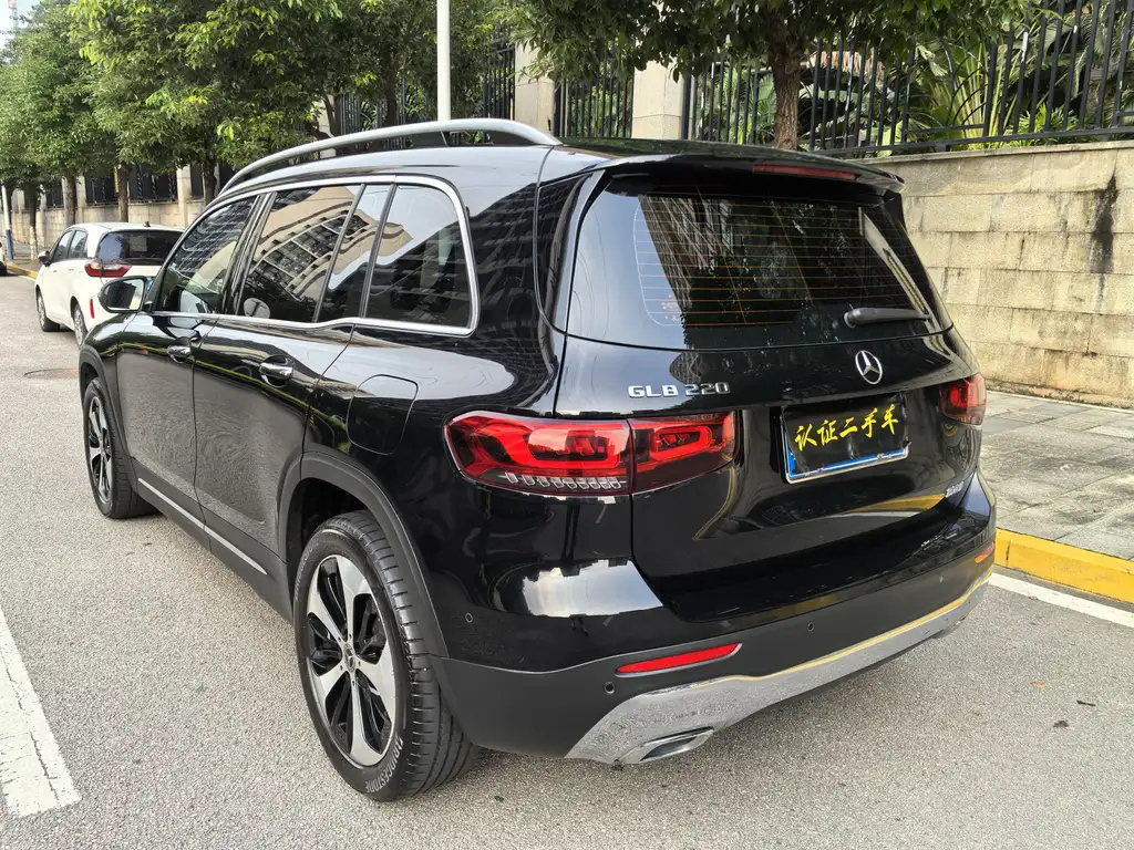 MERCEDES BENZ GLB 2023