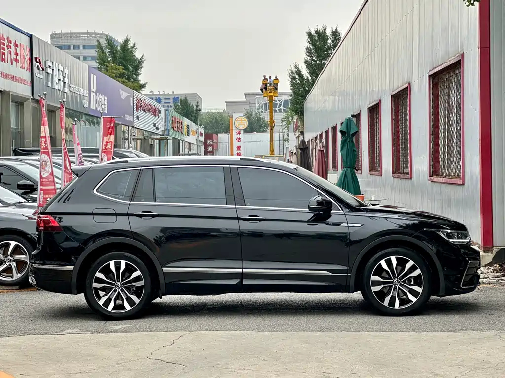 VOLKSWAGEN TIGUAN L 2024