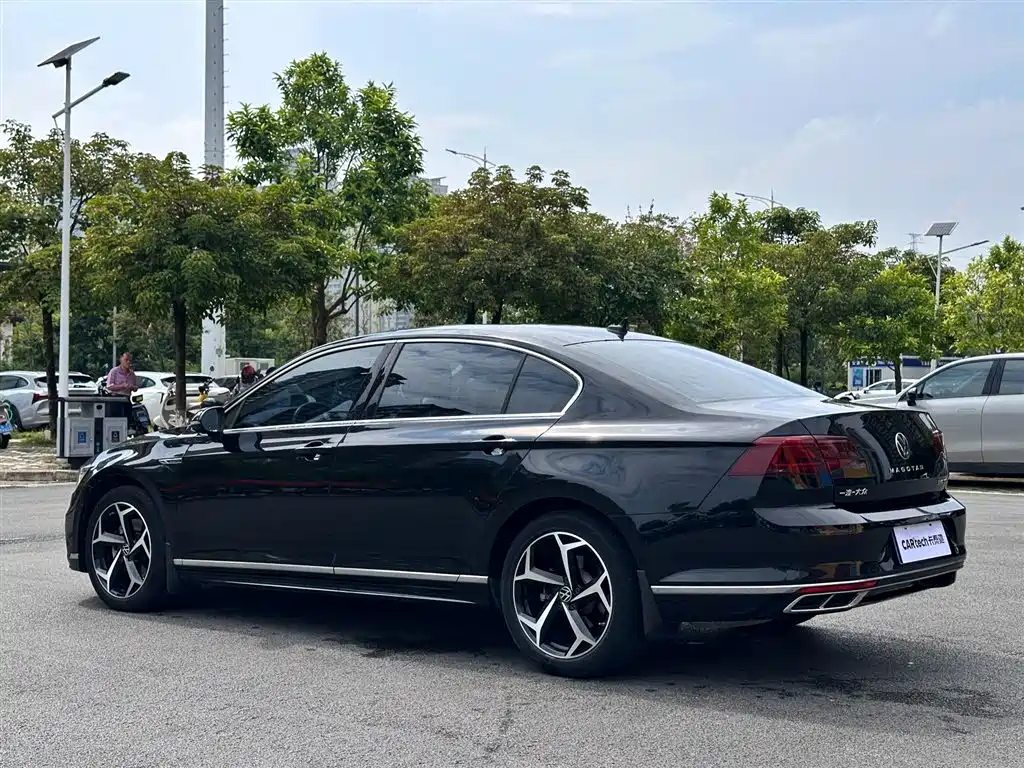 VOLKSWAGEN MAGOTAN 2023