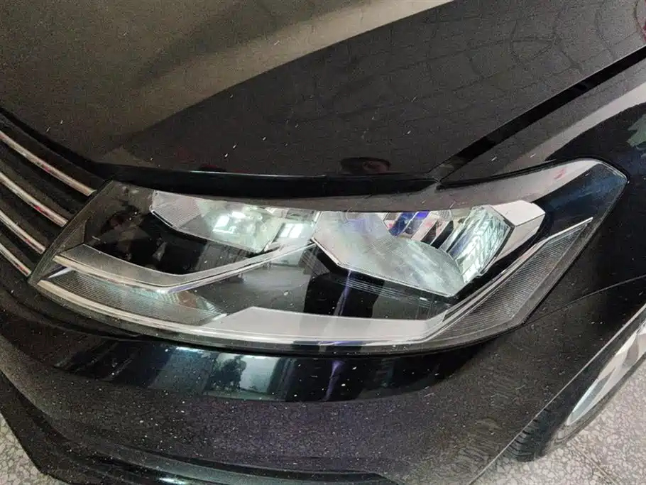 VOLKSWAGEN LAVIDA 2015
