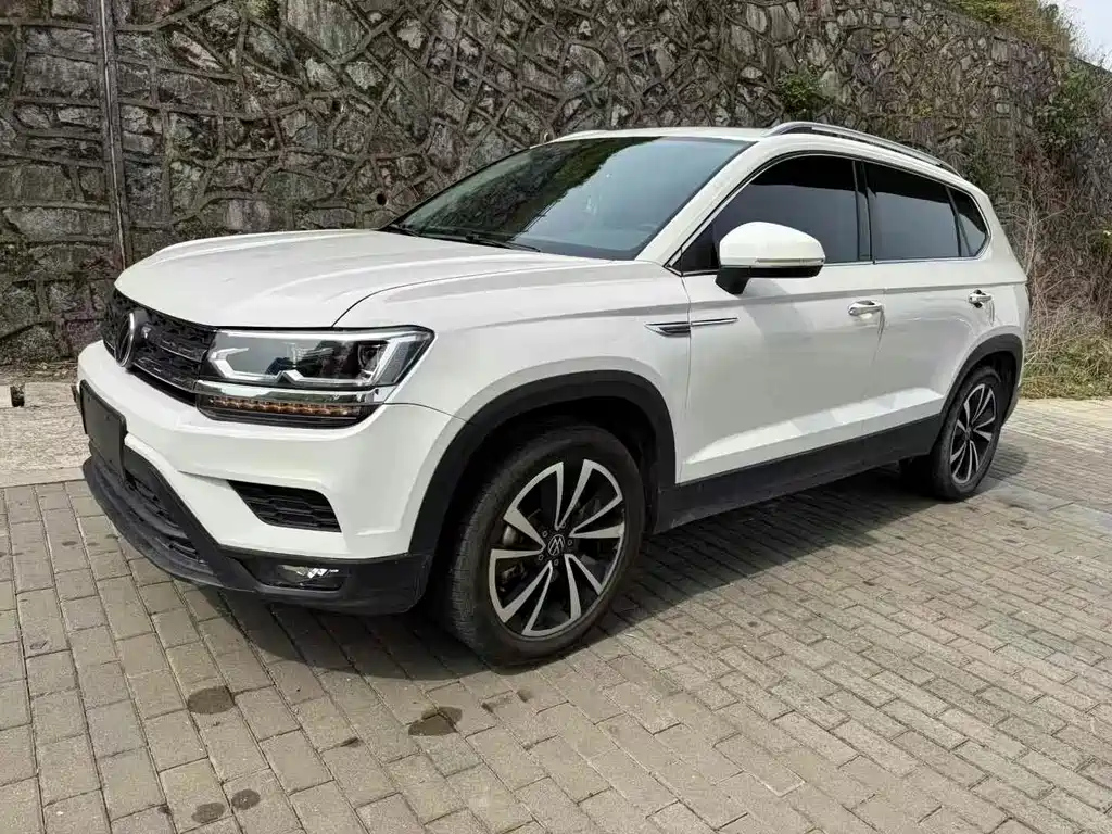 VOLKSWAGEN THARU 2021