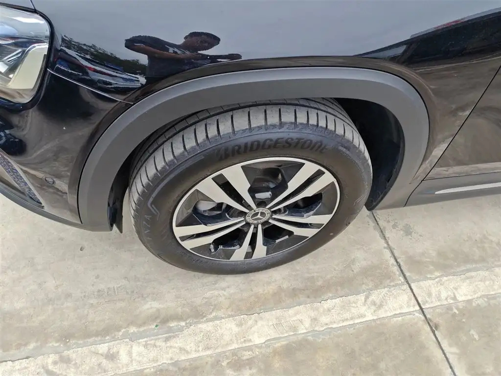 MERCEDES BENZ GLB 2024