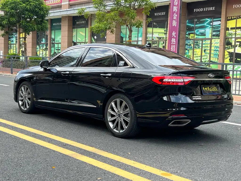 FORD TAURUS 2019