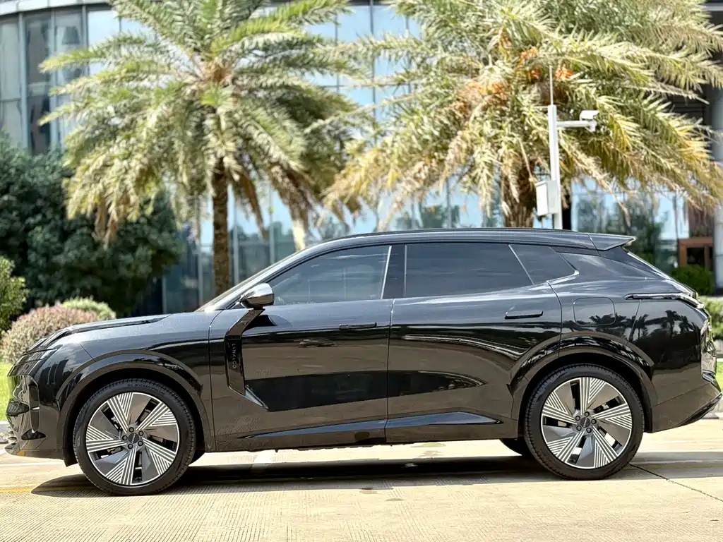 LYNK&CO 08 NEW ENERGY 2023