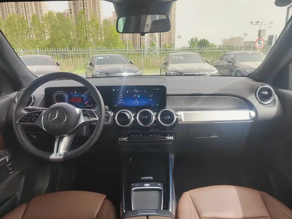 MERCEDES BENZ GLB 2024