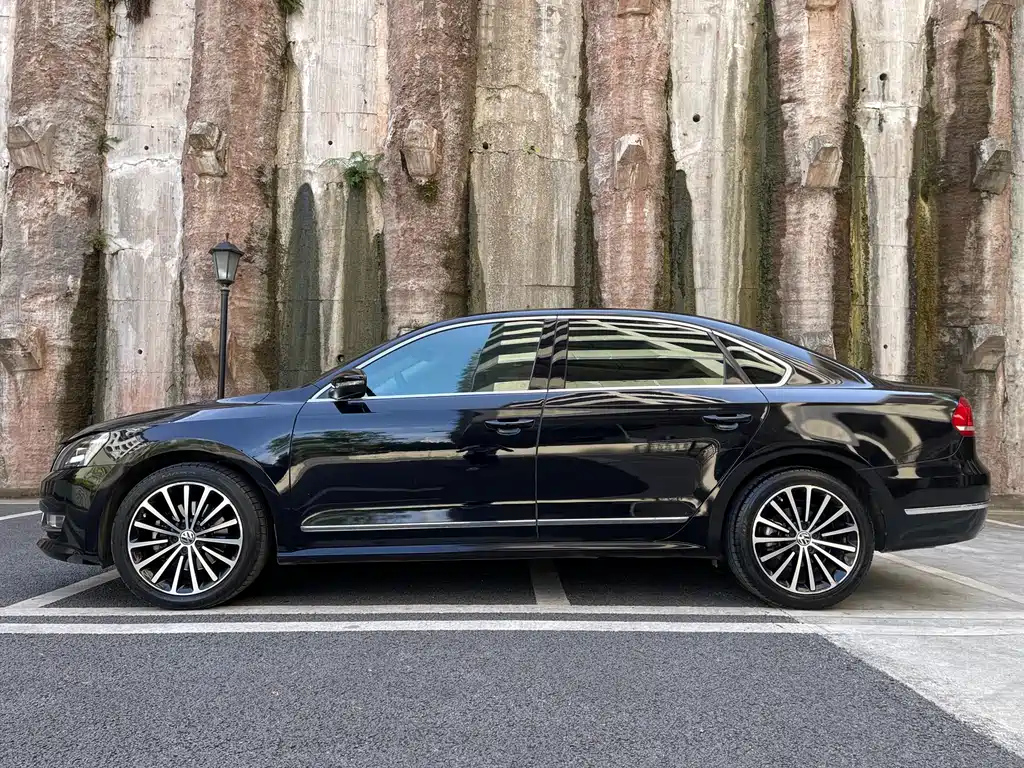 VOLKSWAGEN PASSAT 2014