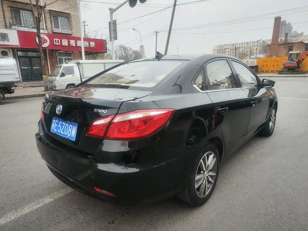CHANGAN EADO 2015
