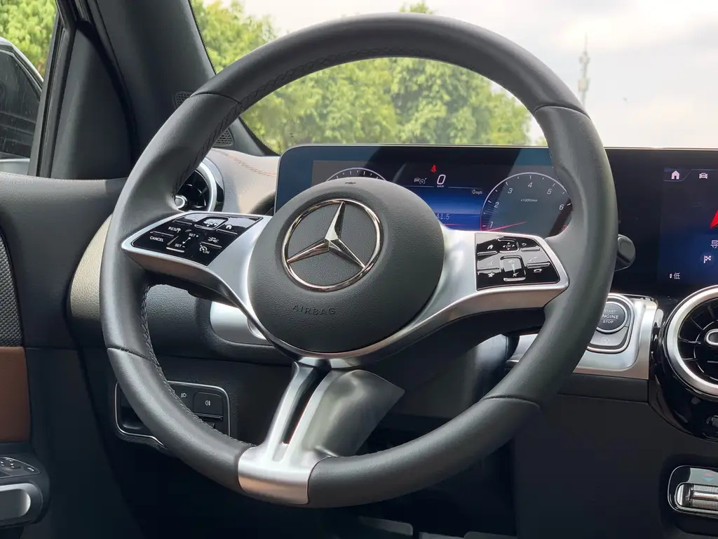 MERCEDES BENZ GLB 2024