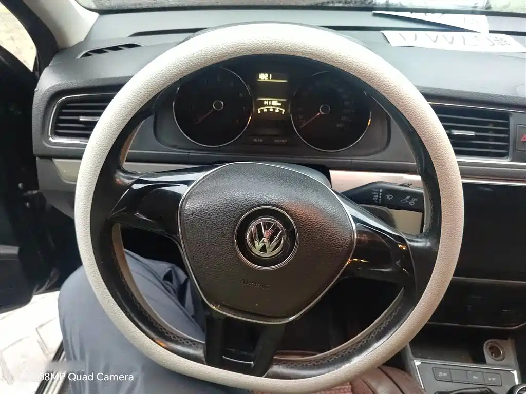 VOLKSWAGEN LAVIDA 2015