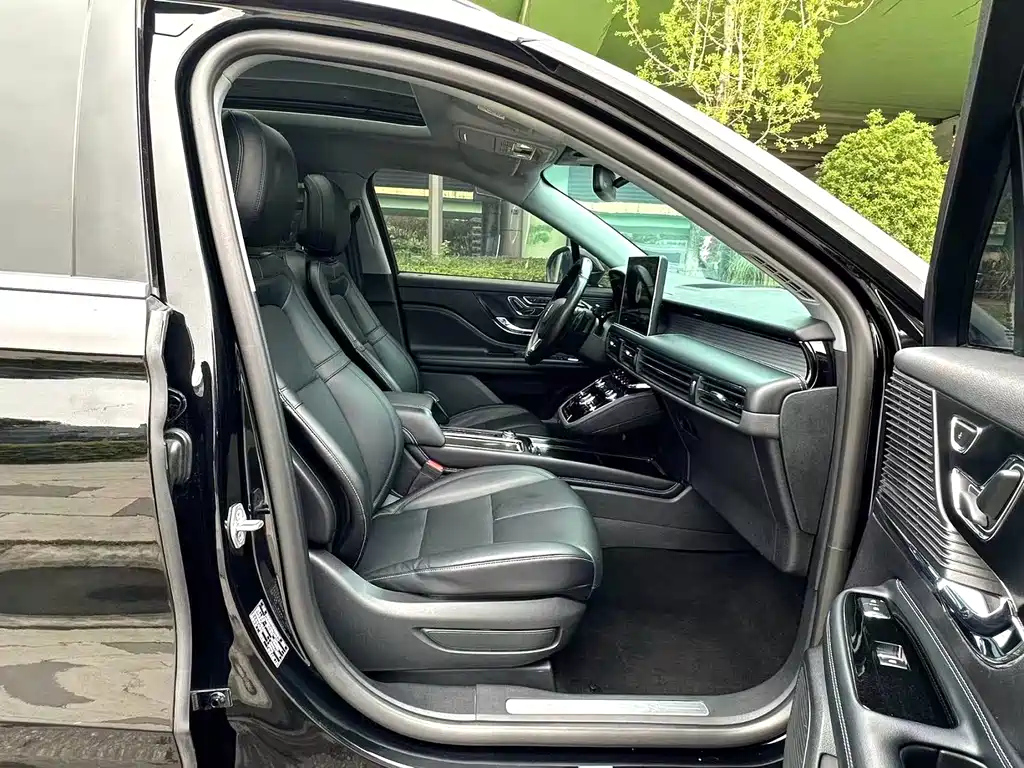 LINCOLN ADVENTURER 2021