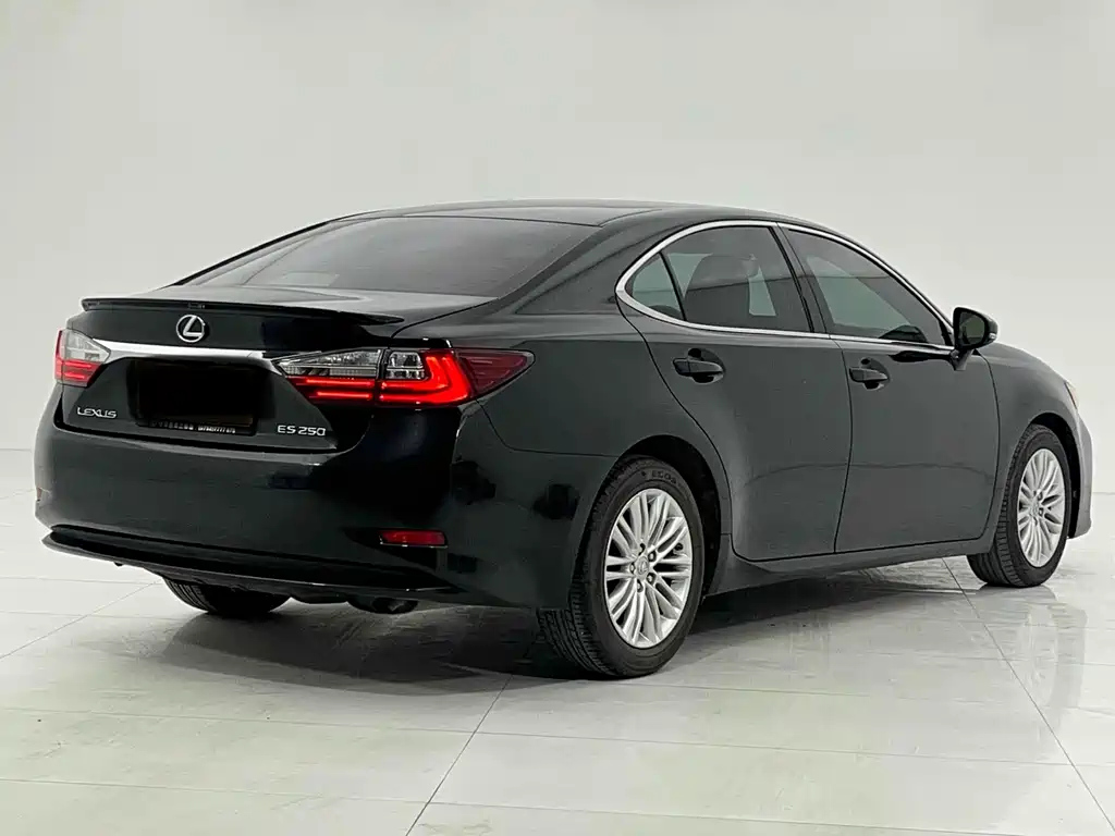 LEXUS ES 2015