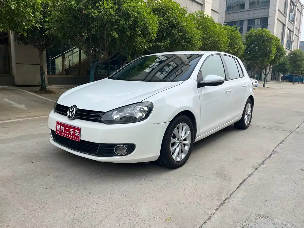 VOLKSWAGEN GOLF 2014