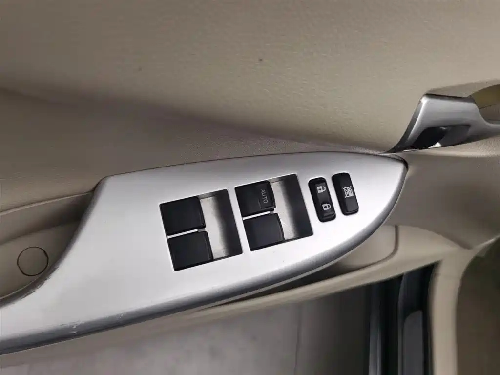TOYOTA COROLLA 2013
