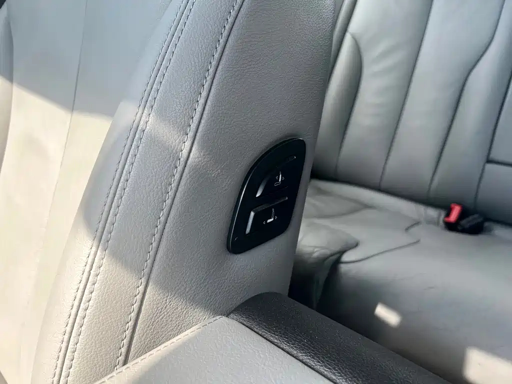 VOLKSWAGEN MAGOTAN 2010