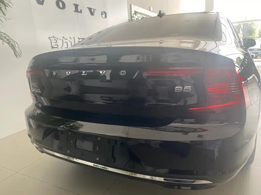 VOLVO S90 2024