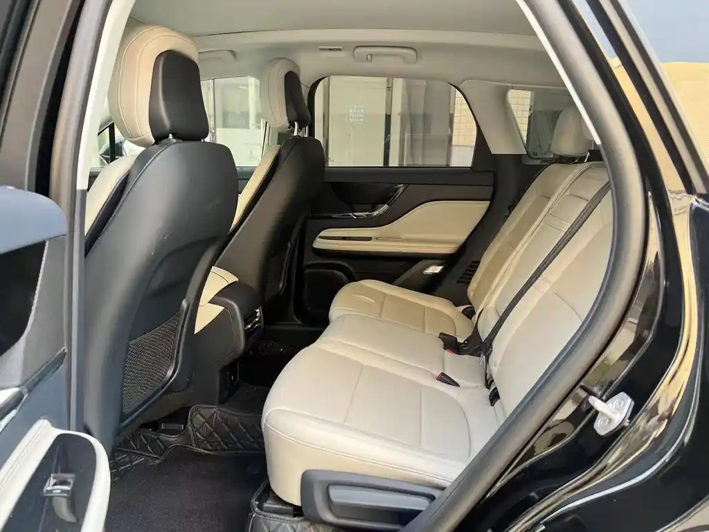 LINCOLN ADVENTURER 2023