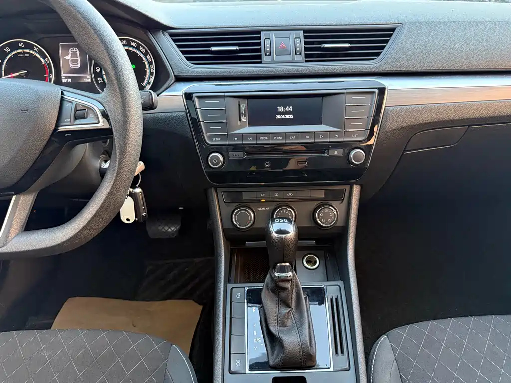 SKODA SUPERB 2019