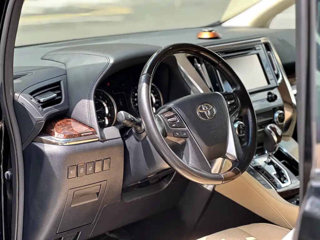 TOYOTA ALPHARD 2018