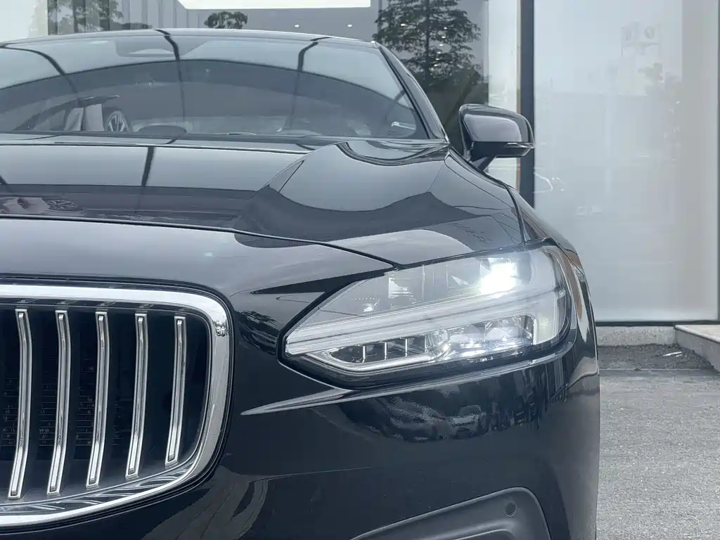 VOLVO S90 2023
