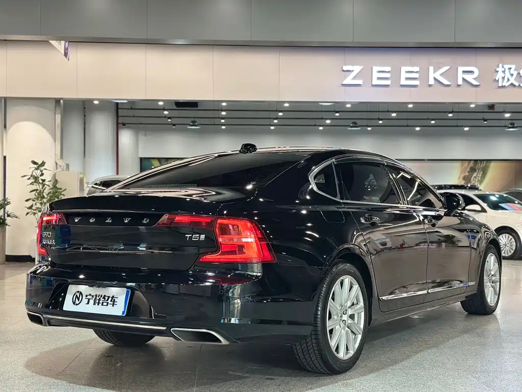 VOLVO S90 2020