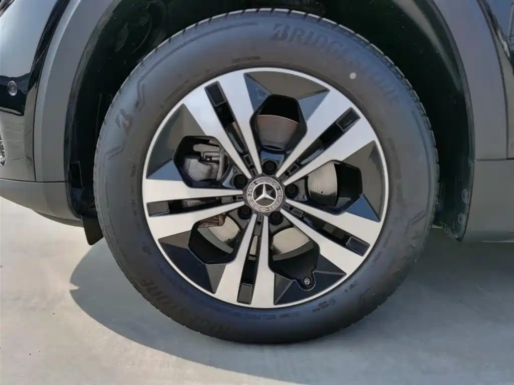 MERCEDES BENZ GLB 2024