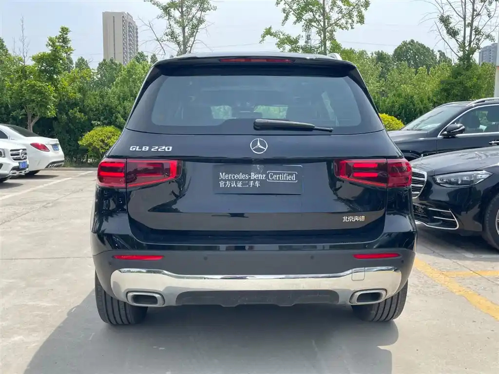 MERCEDES BENZ GLB 2024