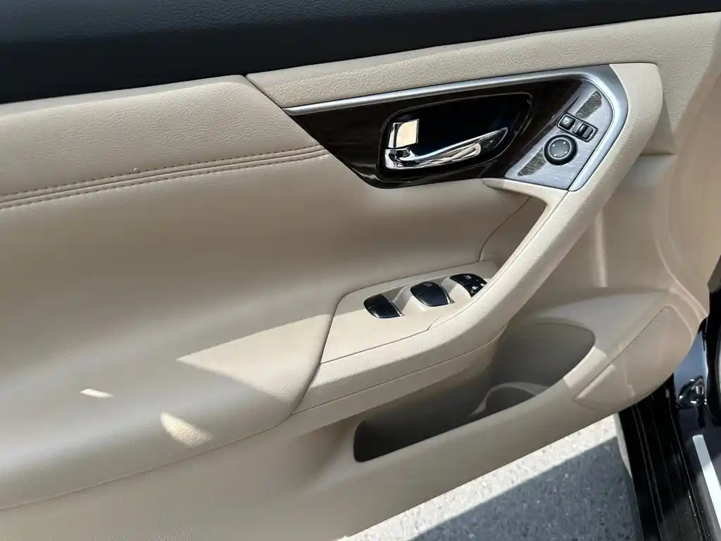 NISSAN TEANA 2015