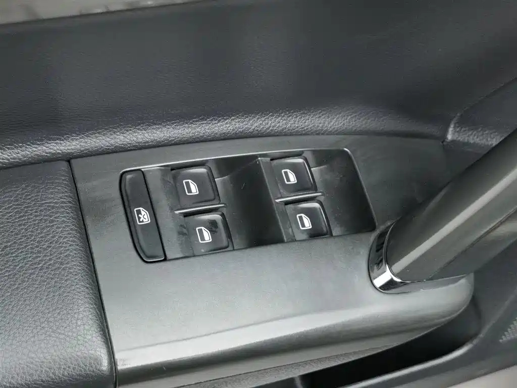 VOLKSWAGEN LAVIDA 2013