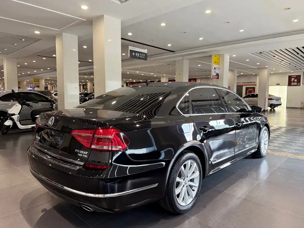 VOLKSWAGEN PASSAT 2016