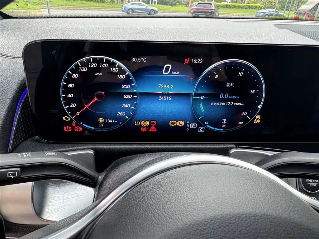 MERCEDES BENZ GLB 2023