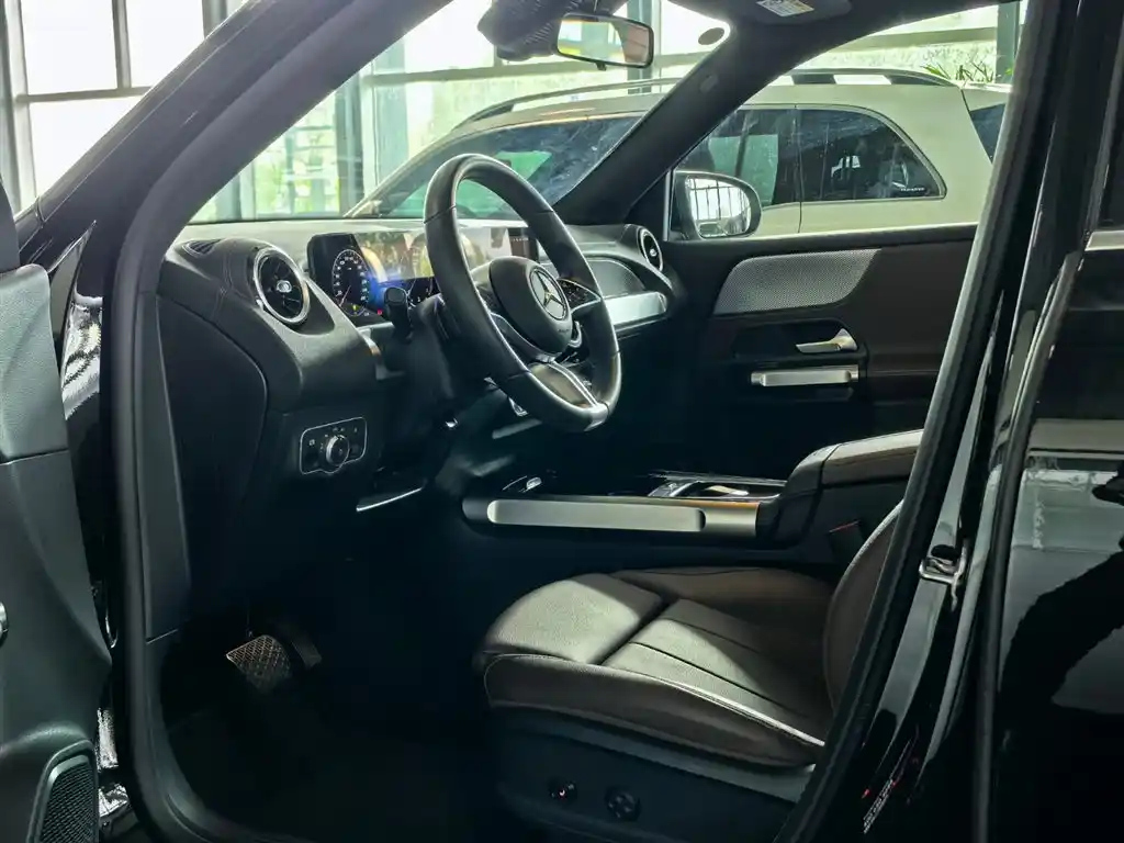 MERCEDES BENZ GLB 2024