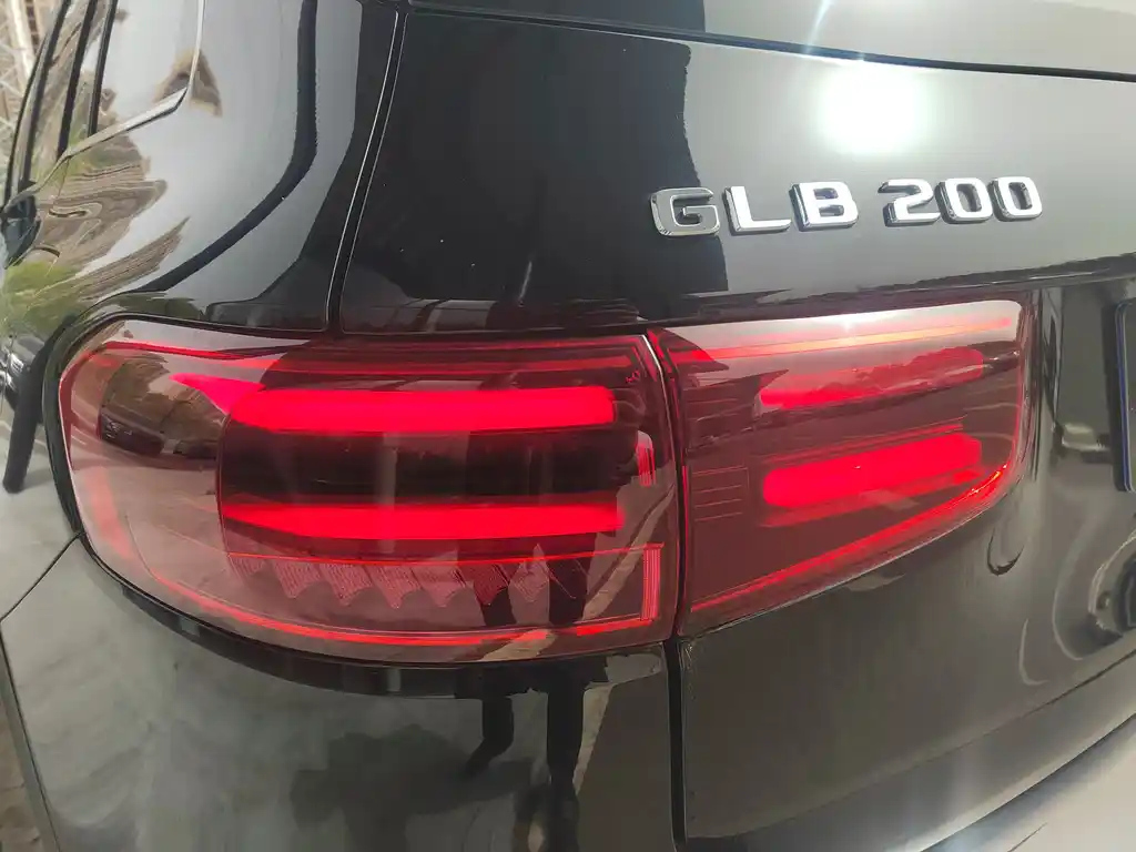 MERCEDES BENZ GLB 2024