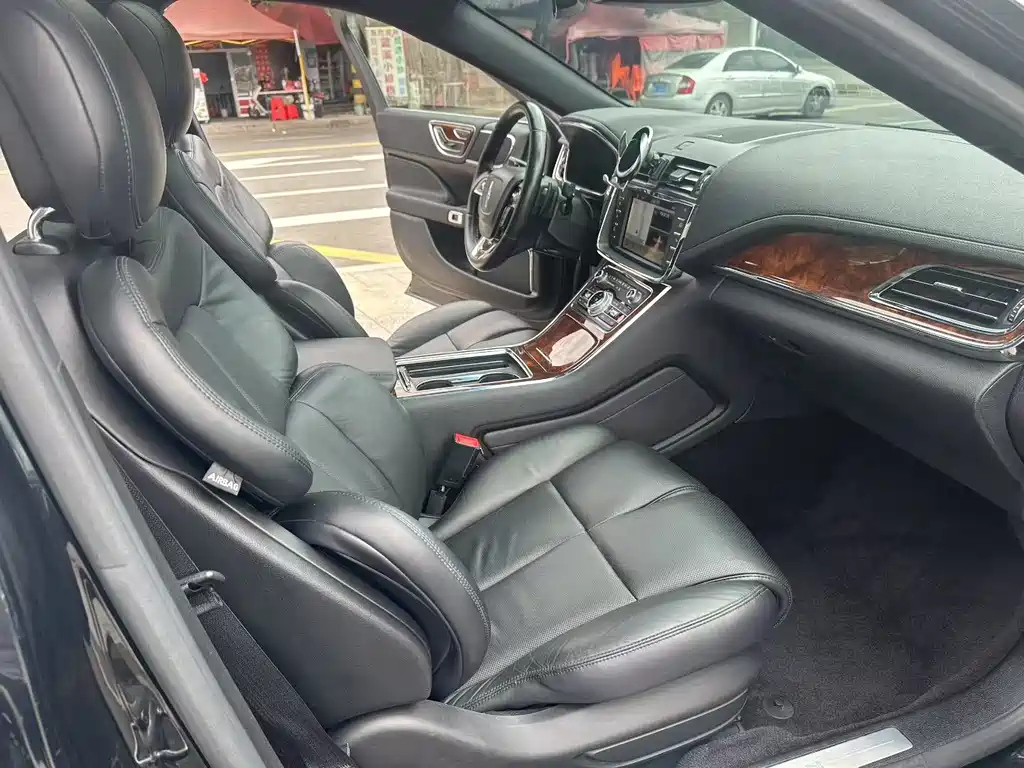 LINCOLN CONTINENTAL 2017