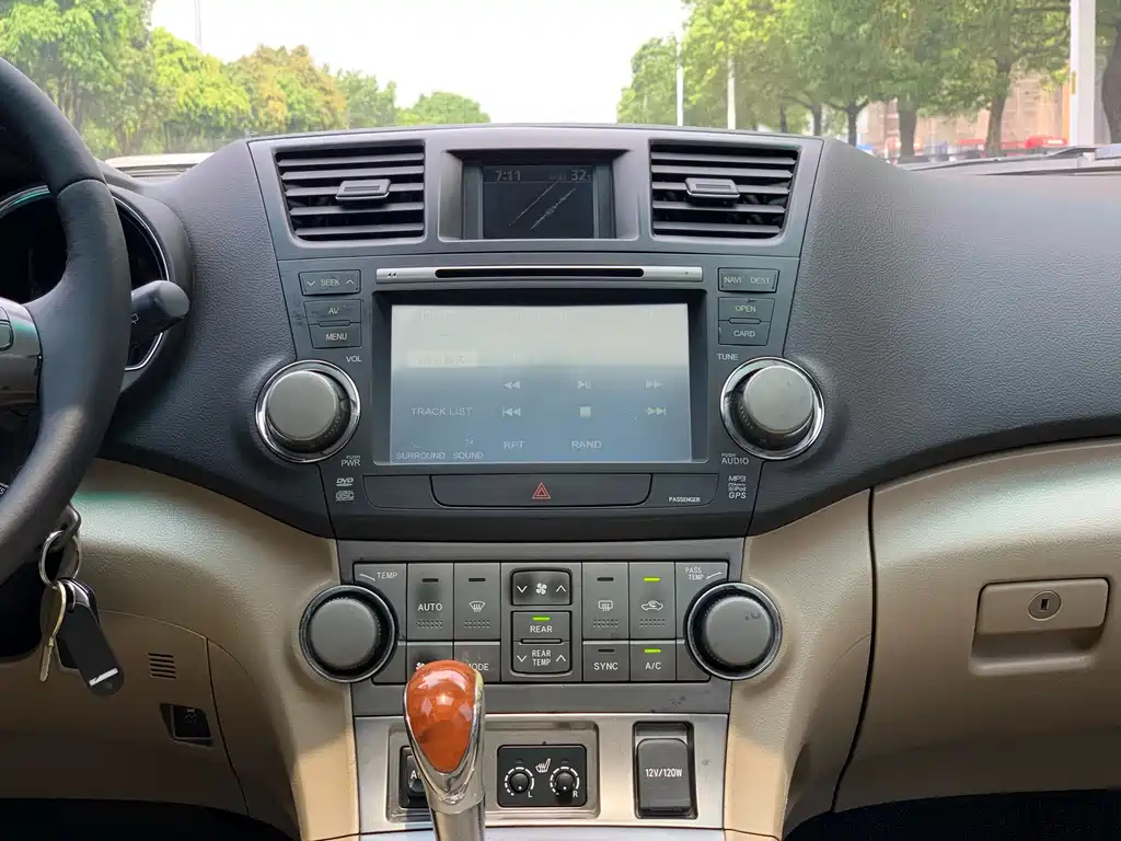 TOYOTA HIGHLANDER 2009
