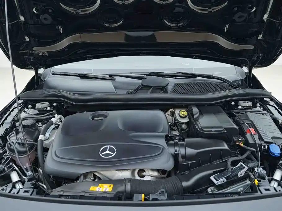 MERCEDES BENZ GLA 2019