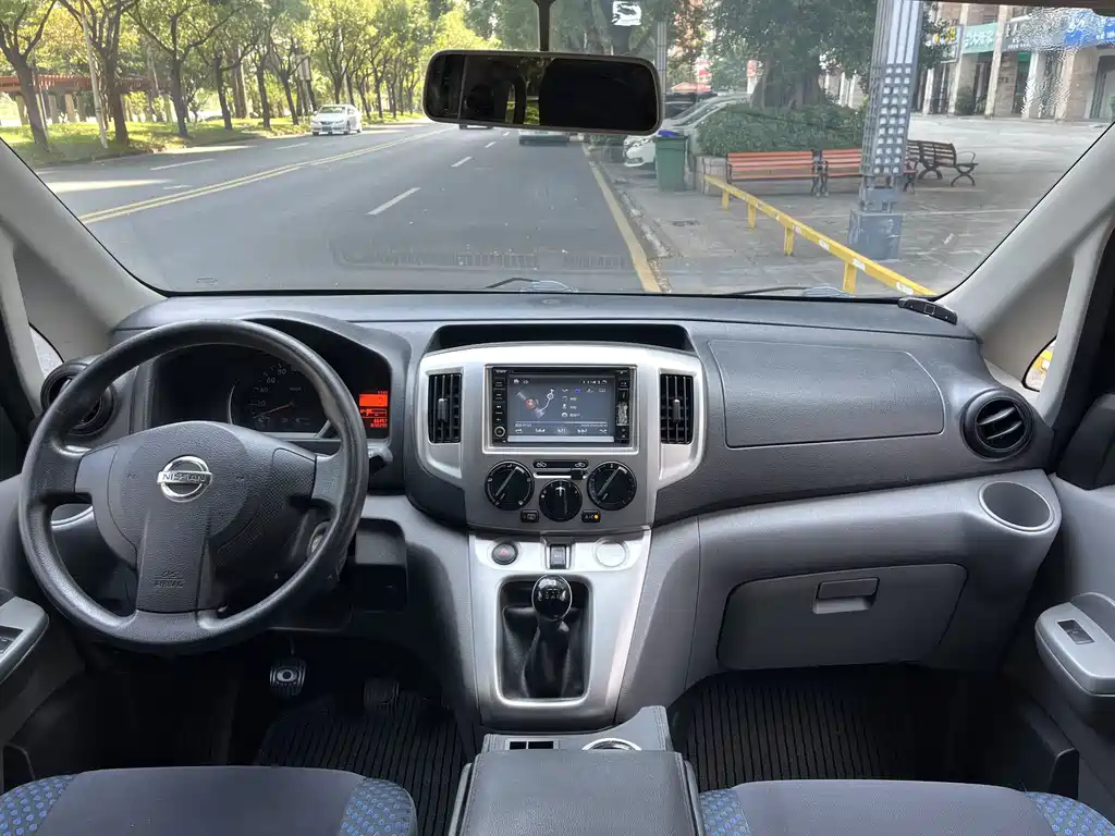 NISSAN NV200 2013