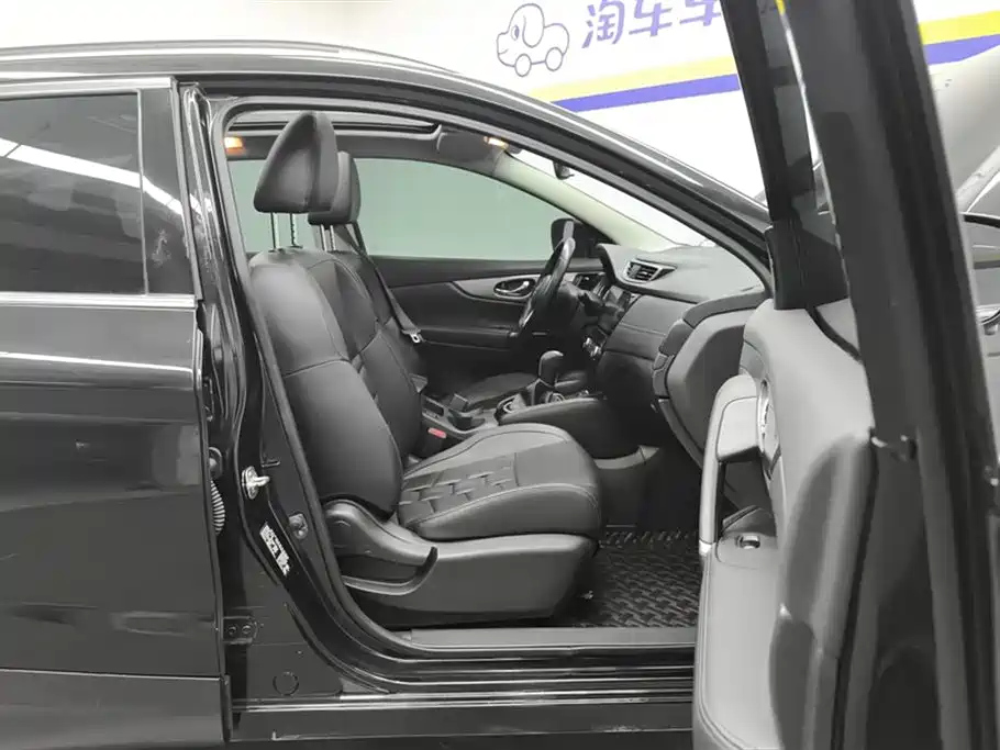NISSAN QASHQAI 2019