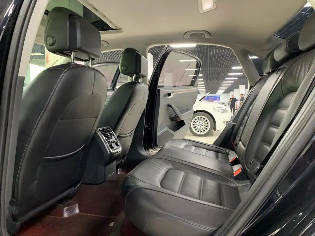 VOLKSWAGEN PASSAT 2017