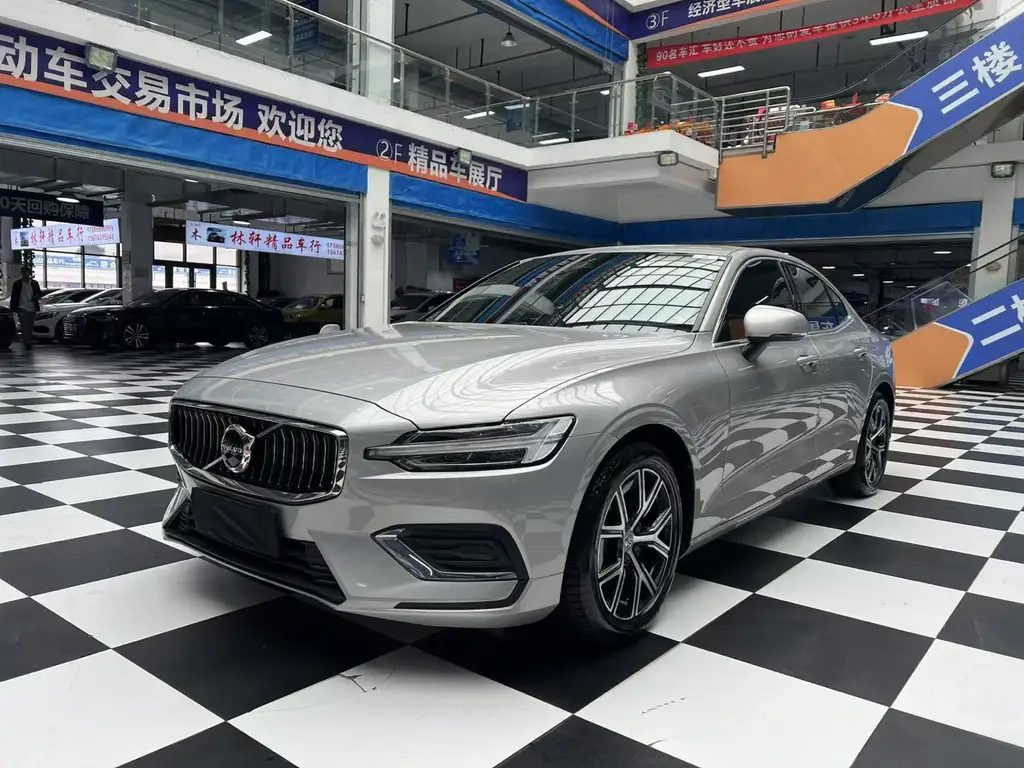 VOLVO S60 2023