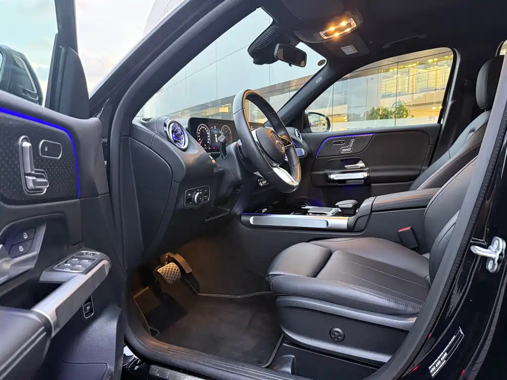 MERCEDES BENZ GLB 2024