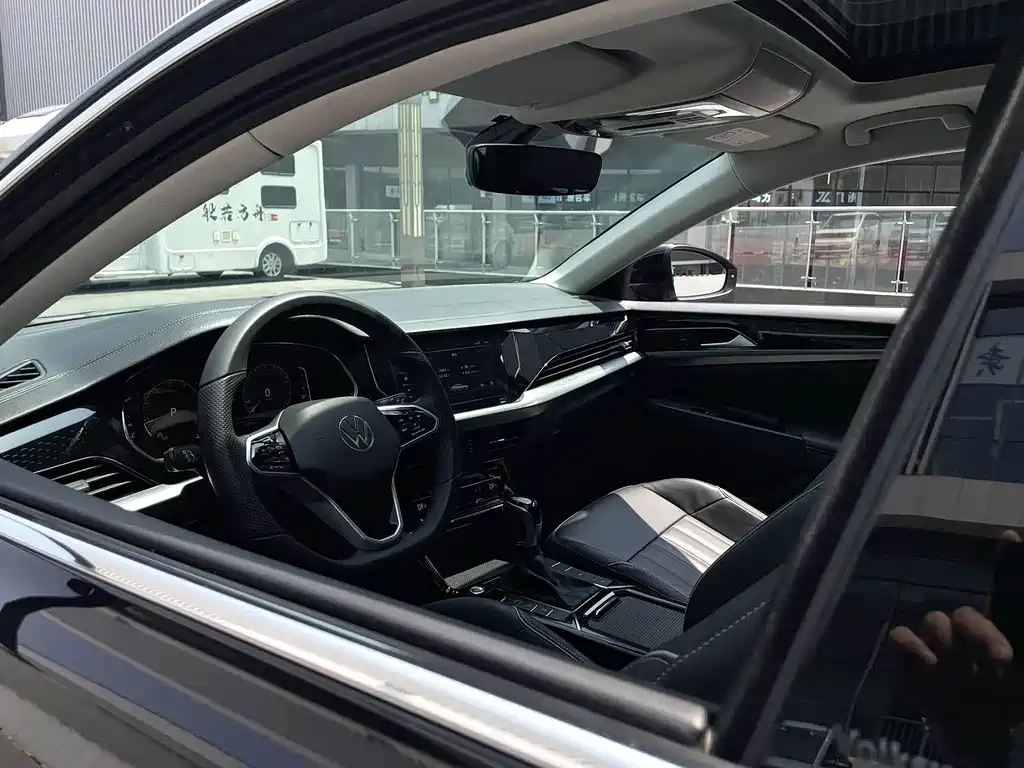 VOLKSWAGEN PASSAT 2022