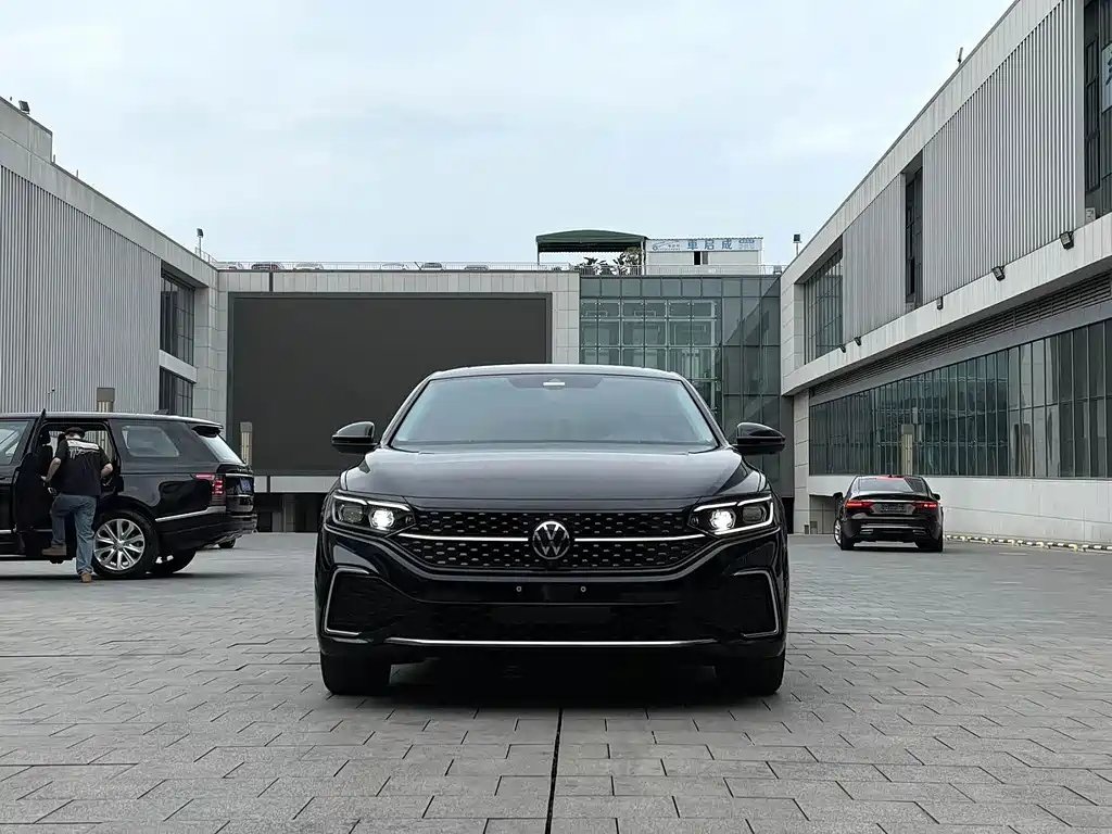 VOLKSWAGEN PASSAT 2022