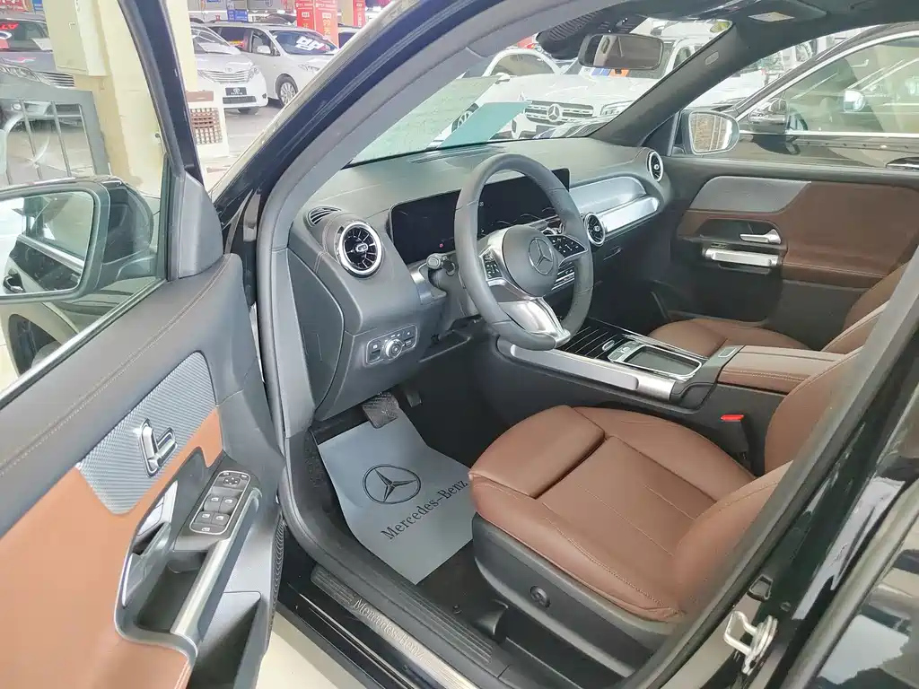 MERCEDES BENZ GLB 2024